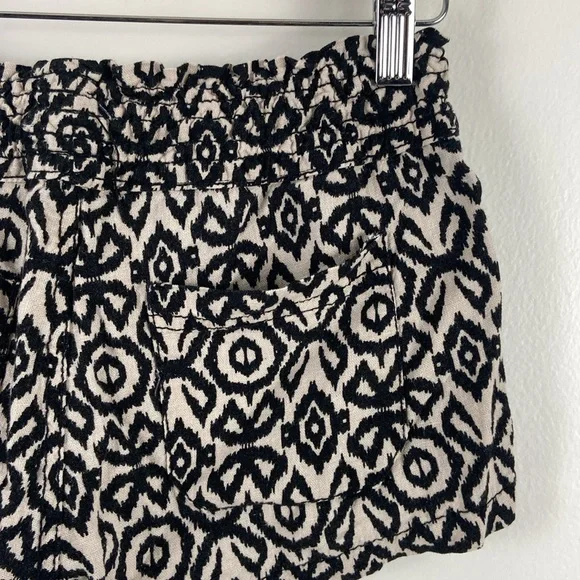 ✨3/$25✨ Revamped Aztec Print Cloth Shorts - XS - Picture 6 of 6